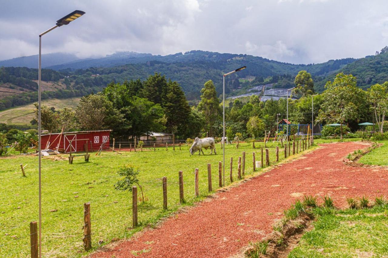 Hotel & Spa Escondite De La Montana Sabana Redonda Экстерьер фото